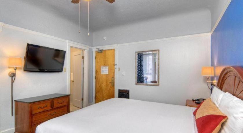 Hotel The Monarch